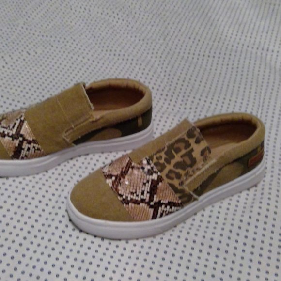 Womens Animal Print Sneakers, womens size 8 - Picture 1 of 4